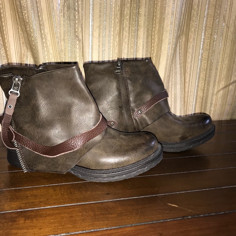 Boots from Italy brand flyfor NEW